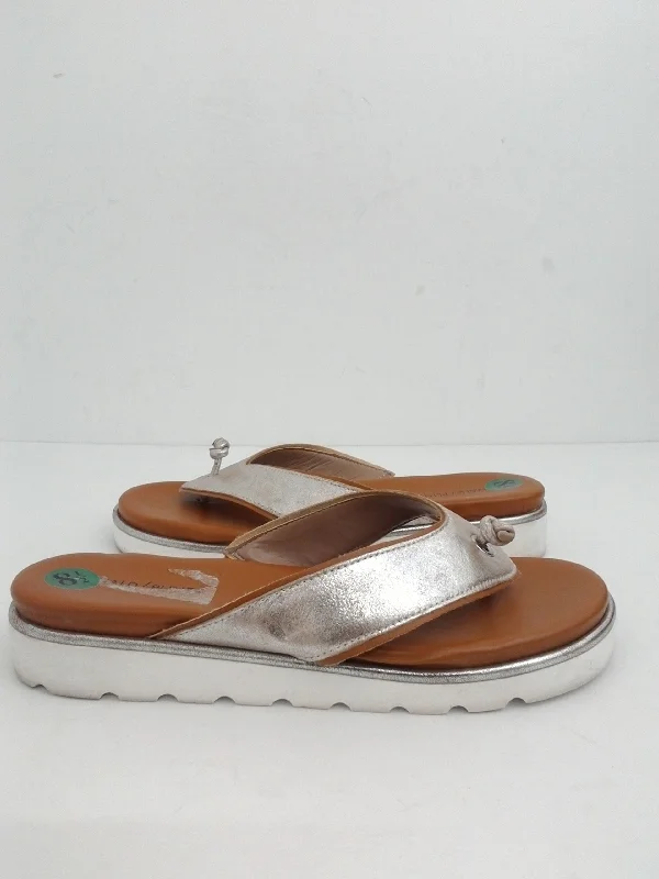 Donald/Pliner Women's Leaane Silver Leather Sandals Size 8.5 M