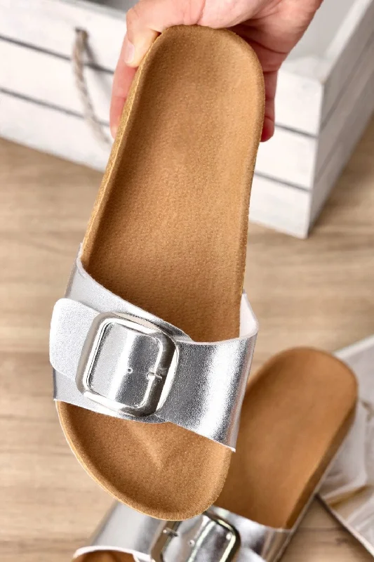 SILVER OVERSIZED BUCKLE SOFT FOOTBED SANDALS